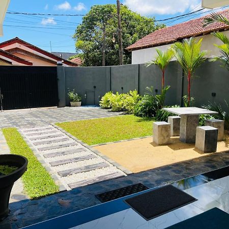Funwhales Rest House Negombo Luaran gambar