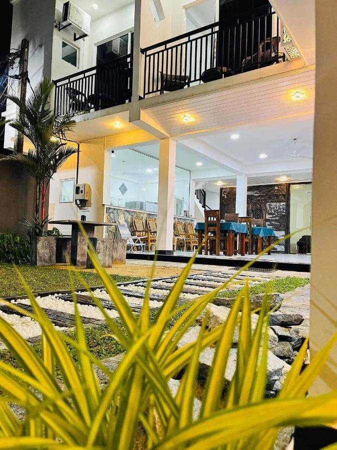 Funwhales Rest House Negombo Luaran gambar