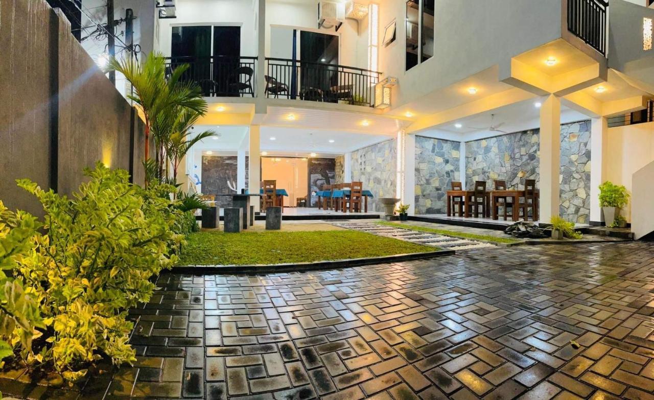 Funwhales Rest House Negombo Luaran gambar