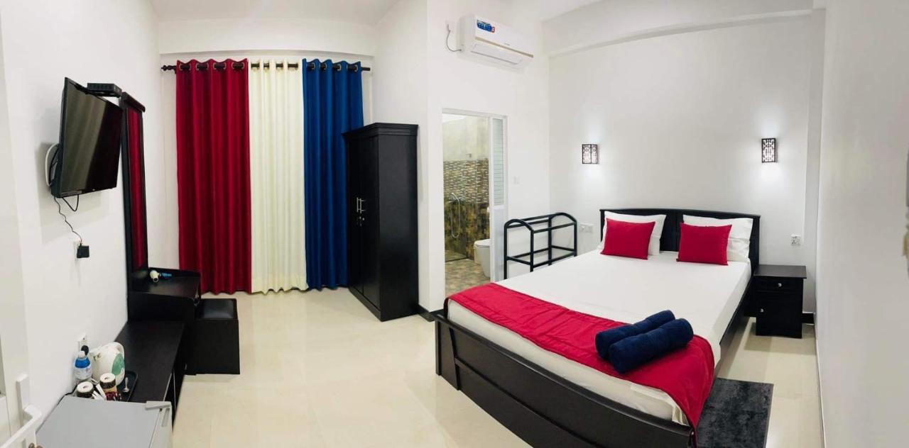 Funwhales Rest House Negombo Luaran gambar