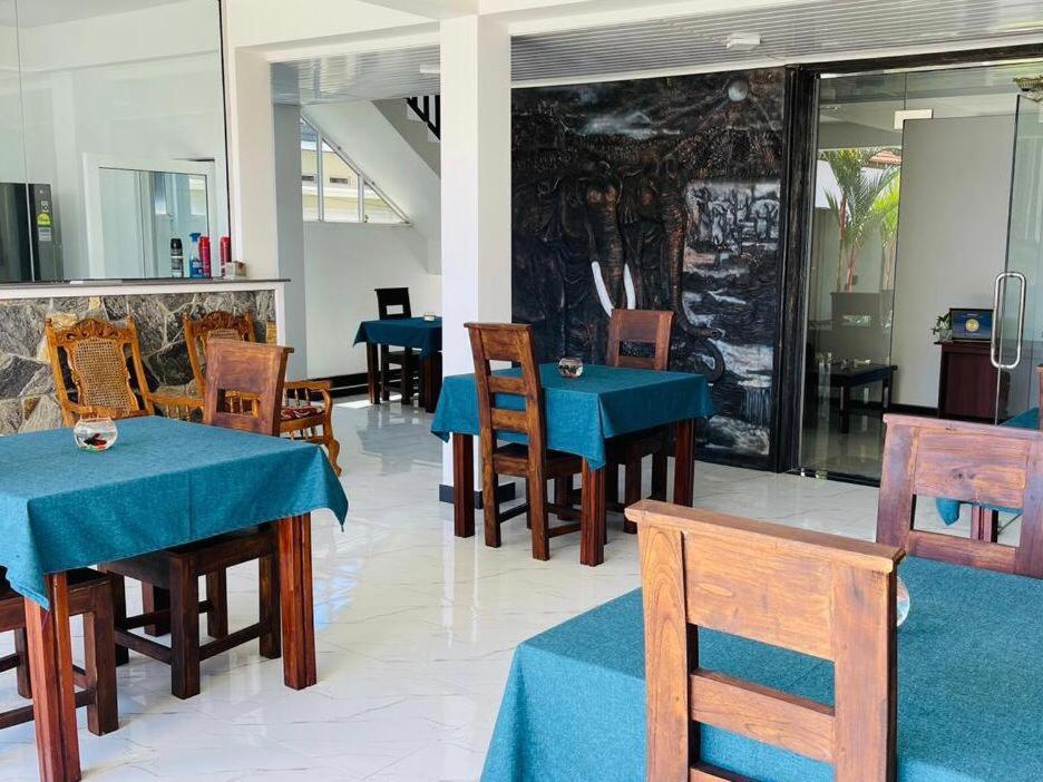 Funwhales Rest House Negombo Luaran gambar
