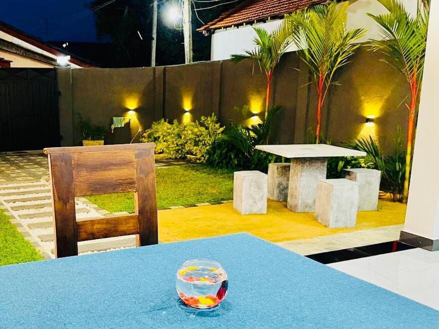 Funwhales Rest House Negombo Luaran gambar