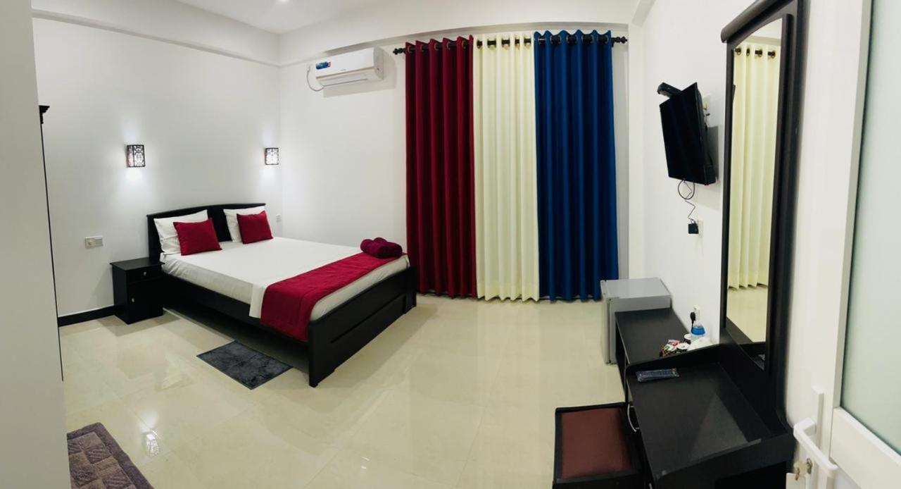 Funwhales Rest House Negombo Luaran gambar