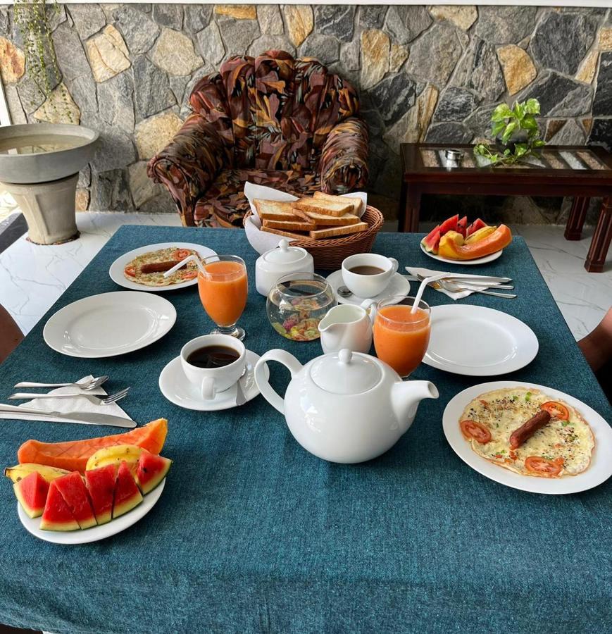 Funwhales Rest House Negombo Luaran gambar