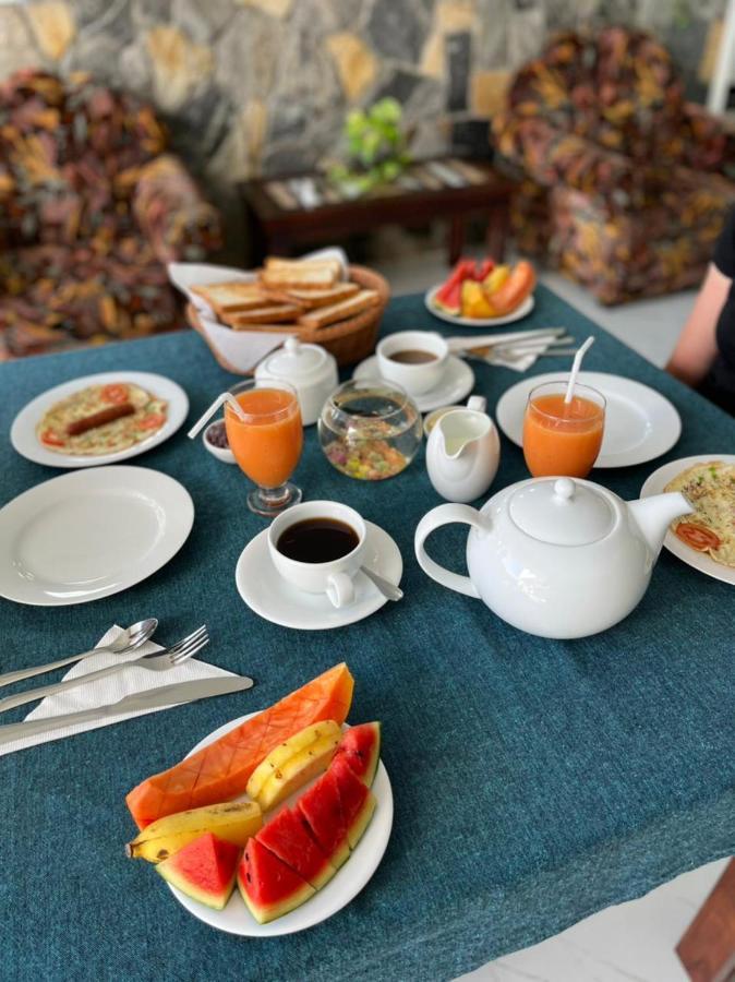 Funwhales Rest House Negombo Luaran gambar