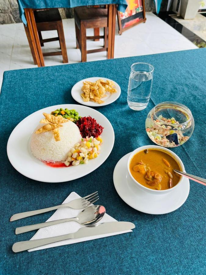 Funwhales Rest House Negombo Luaran gambar