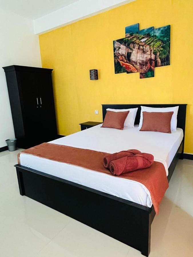 Funwhales Rest House Negombo Luaran gambar