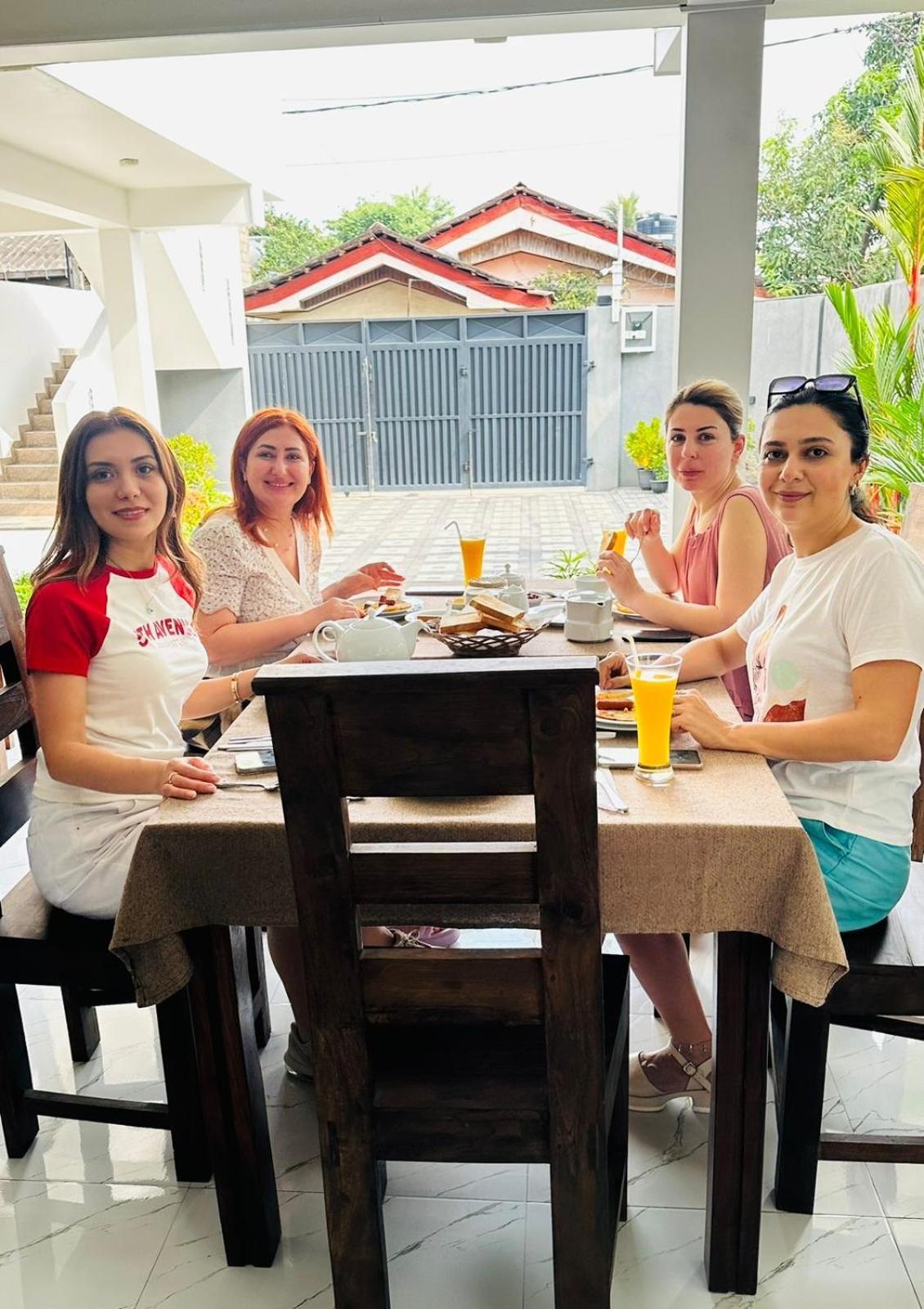 Funwhales Rest House Negombo Luaran gambar